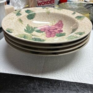 Vineyard Collection Dinnerware Set - Cream and Green Bowls 4